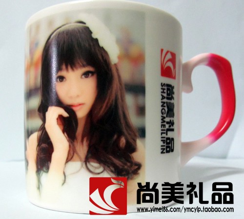 红色花把骨瓷变色杯变色后效果