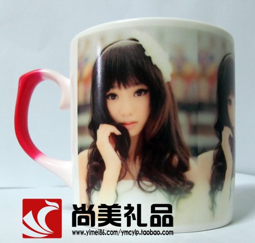 红色花把骨瓷变色杯变色后效果