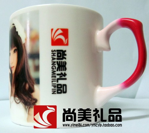 红色花把骨瓷变色杯变色后效果