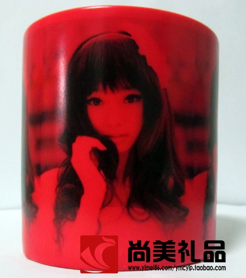 红色花把骨瓷变色杯没变色前效果