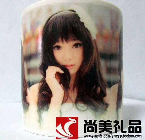 红色花把骨瓷变色杯变色后效果