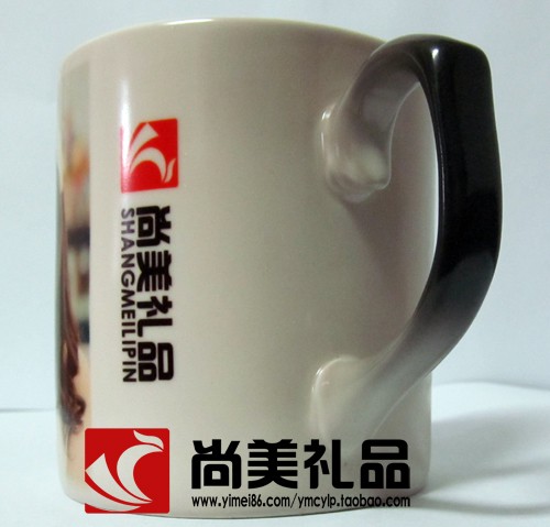 黑色花把骨瓷变色杯变色后效果